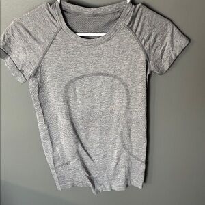 Lululemon short sleeve grey shirt hip length size 6